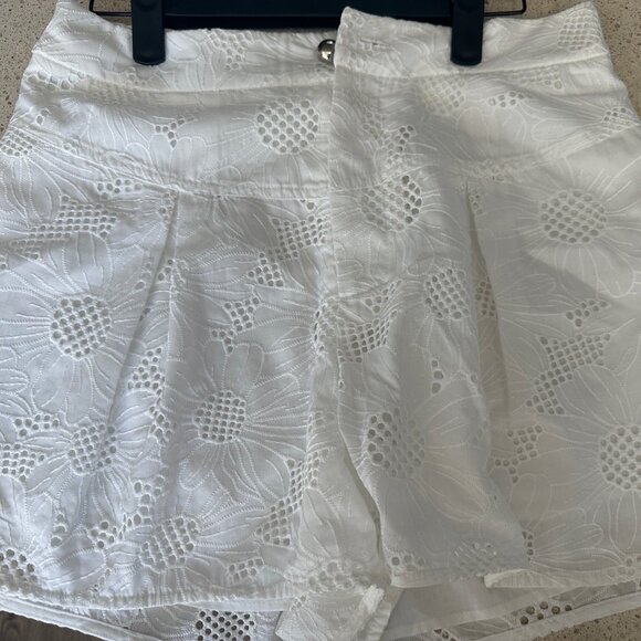 White Lace matching set (jacket/shirt and shorts)- Size: M, New - Picture 6 of 7